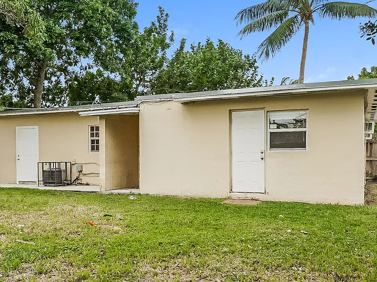 16461 NW 19th Ave — Photo 19