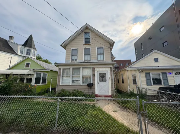 175 Beach 101 St, Rockaway Park, NY 11694