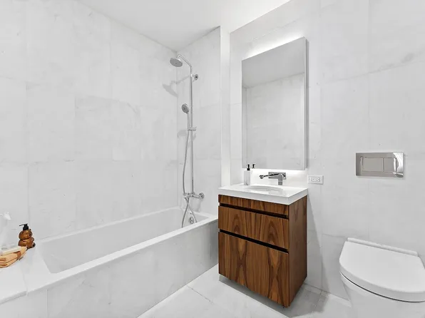 244 East 52nd Street image 16 of 22