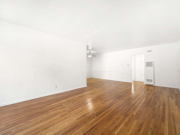 3rd image of 1737 N Orange Dr APT 4