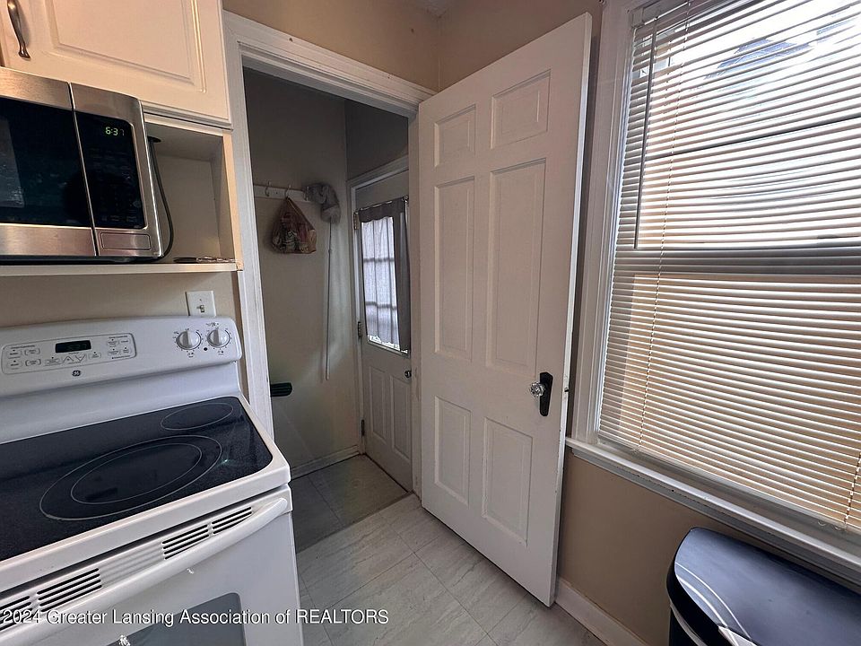 1st image of 611 N Dexter Dr