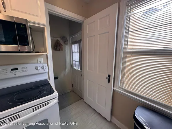 611 N Dexter Dr, Lansing, MI 48910