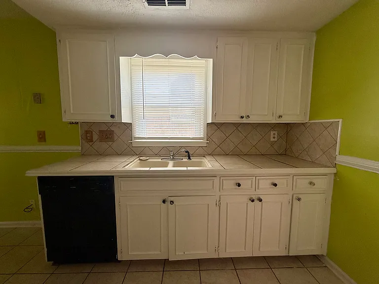 3040 Lynton Dr — Photo 4