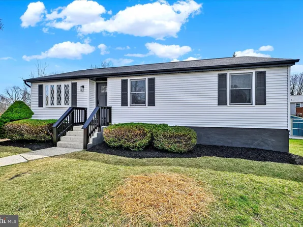 13 Van Yerrell Ct, Gwynn Oak, MD 21207