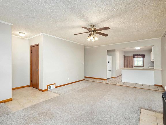 4th image of 2404 Glen Pl