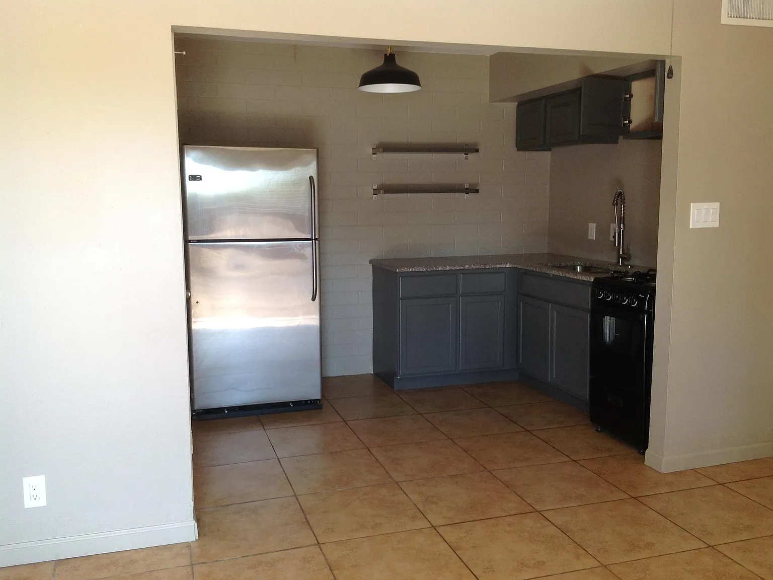 1 bed, 520 sqft, $1,100 — Photo 2