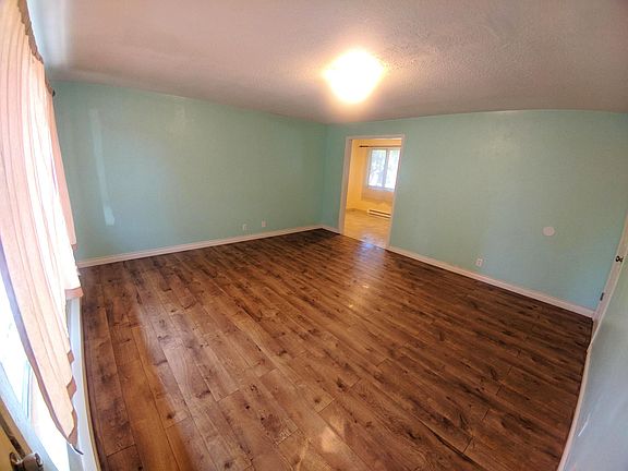 2nd image of 901 22nd St NE APT 2