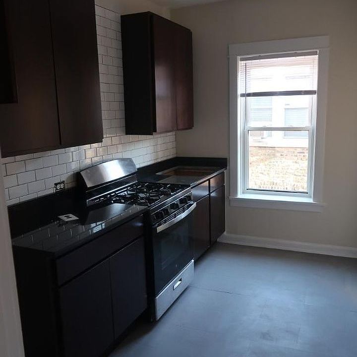 1st image of 4245 N Lamon Ave Unit 3N