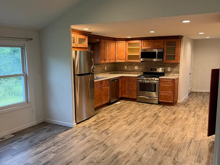 2180 Maple Creek Rd — Photo 2