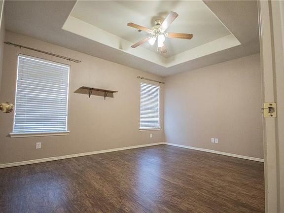 5th image of 4405 SW Limestone Ave