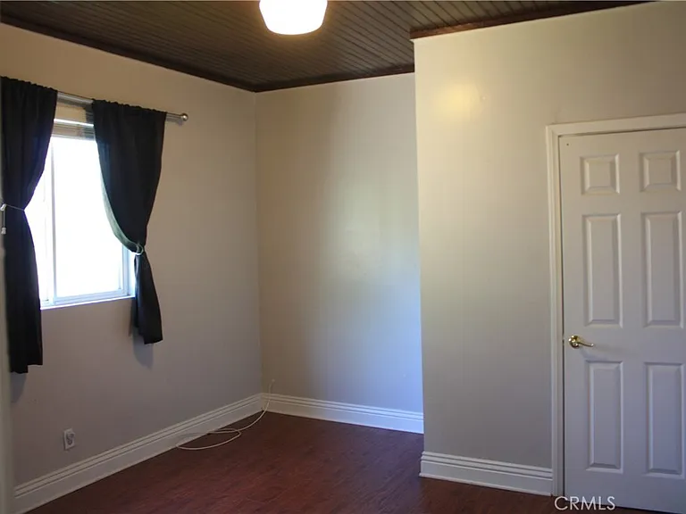 507 W State St — Photo 11