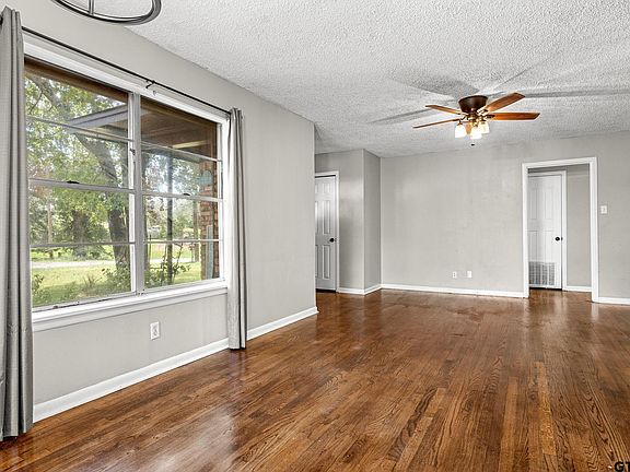 4th image of 1413 Center St