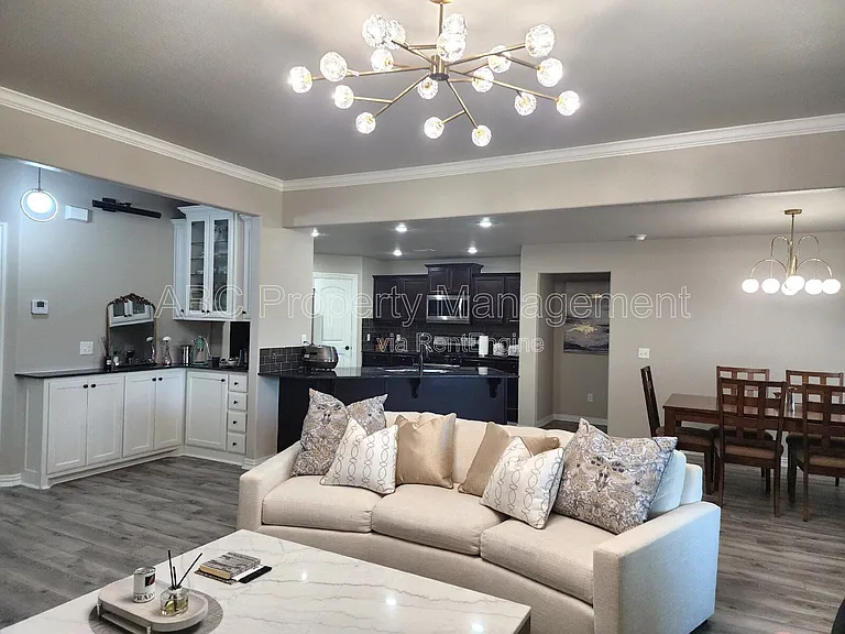 5009 E Truman Ln — Photo 9
