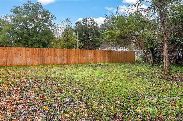 1032 Holland Ave — Photo 14