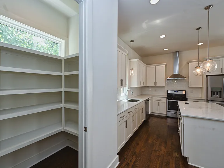 407B Moore Ave — Photo 6