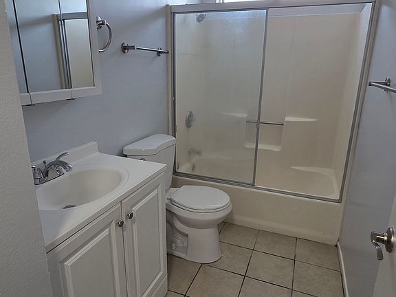 4th image of 2649 Marengo St #3