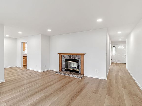 3rd image of 1077 Timber Crest Dr