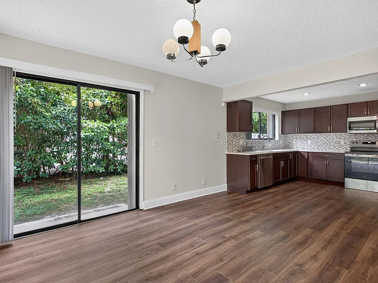 587 NW 38th Ave — Photo 13