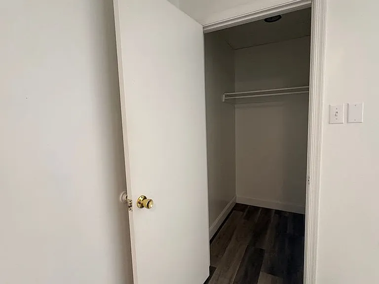 1040 W Princess St #10 — Photo 6