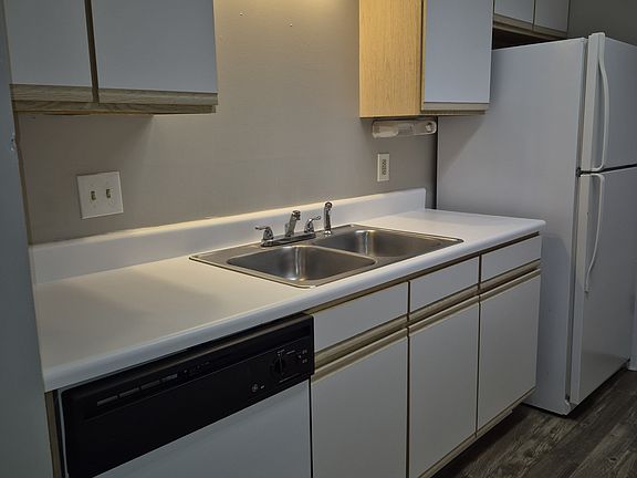 4th image of 2092 S Sherwood Dr APT L100