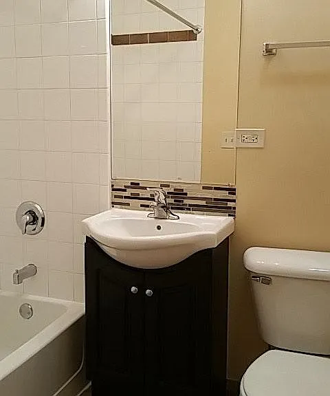 646 W 70th St #2 — Photo 10