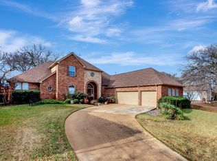 437 Windjammer Ln, Azle, TX 76020