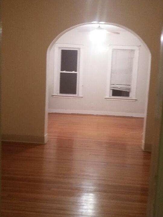 2nd image of 32 Eagle St #2