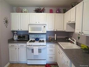5th image of 9143 Arlington Ct