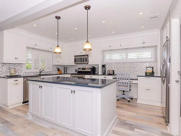 4031 NE Breakwater Dr — Photo 12