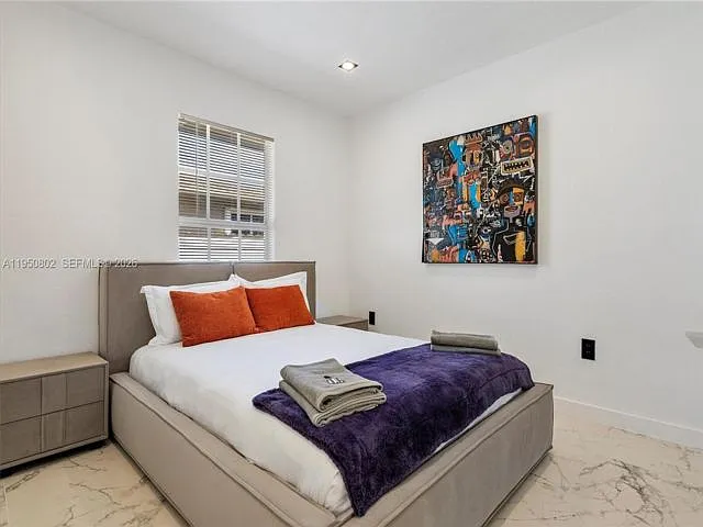 270 NW 41st St — Photo 5