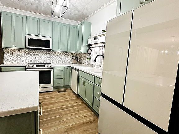 3rd image of 16 Helena St
