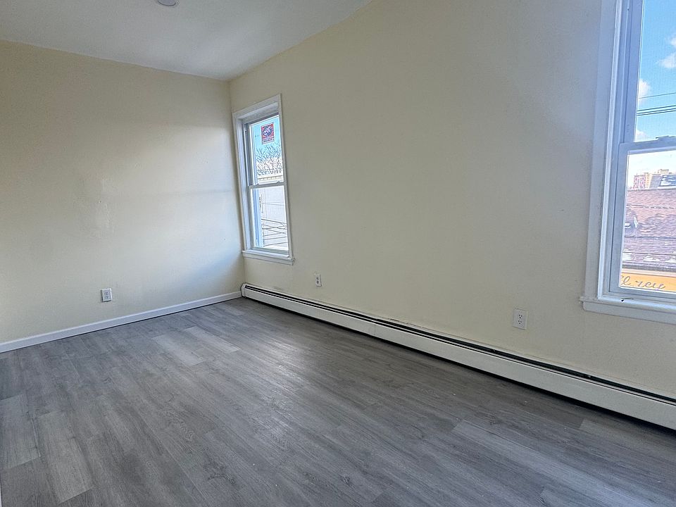 1st image of 463 Fulton St Floor 3