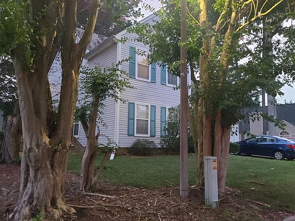 3rd image of 915 Dunhill Way