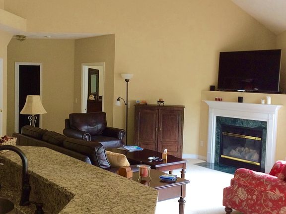 4th image of 2421 Dewberry Ln