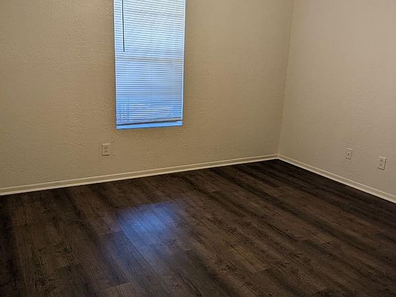 4th image of 225 E Cora Lee St #9