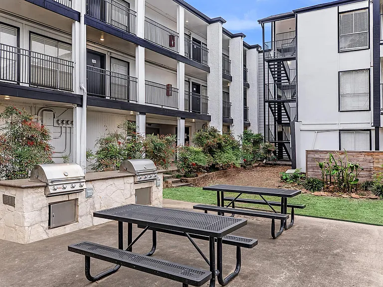 Bayou Park Apartments — Photo 19