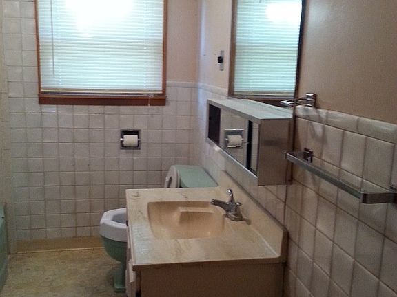 5th image of 312 N Walker St