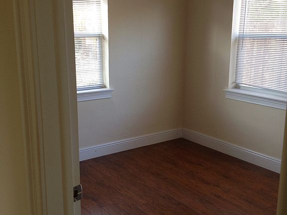 3rd image of 1541 NE 32nd Ct
