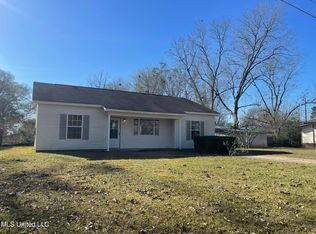 412 Madison Ave, Wiggins, MS 39577