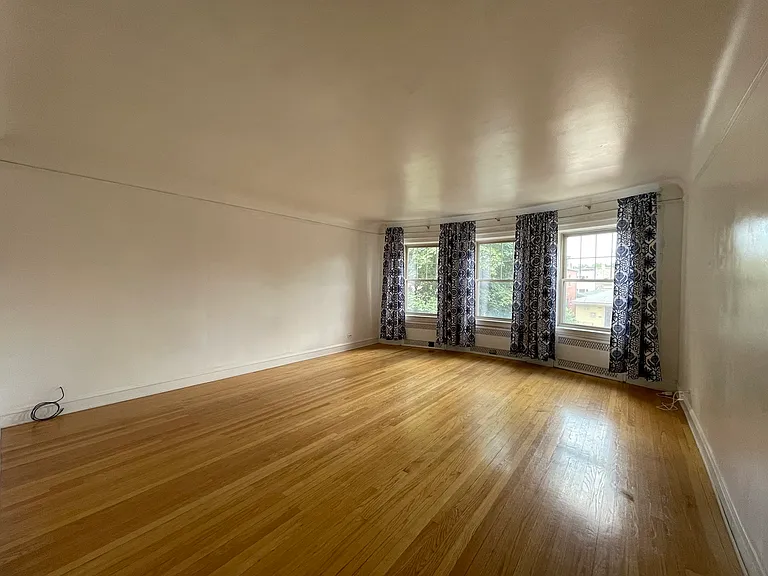 5832 N Virginia Ave #2 — Photo 2