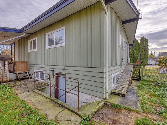 3rd image of 11939 Dover St