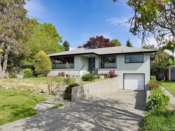 2106 Neil St, Oak Bay, BC V8R 3E4