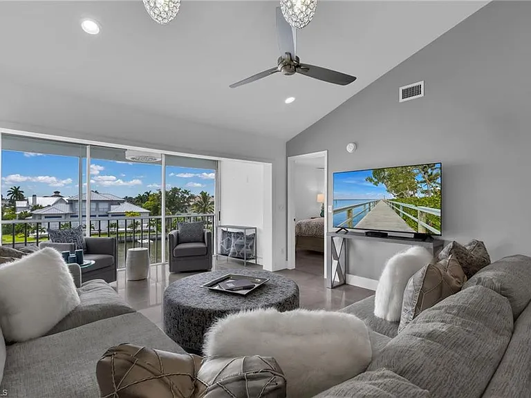 10684 Gulf Shore Dr #B-302 — Photo 11