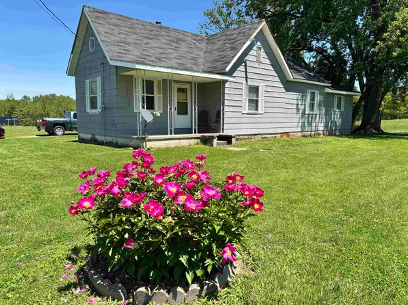 428 N Walnut St, Versailles, IL 62378