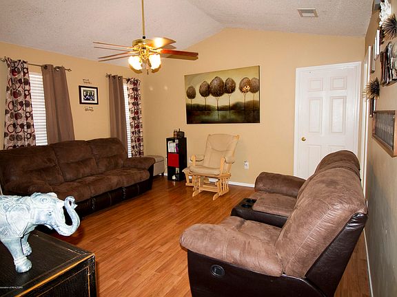 3rd image of 10677 Oak Leaf Dr