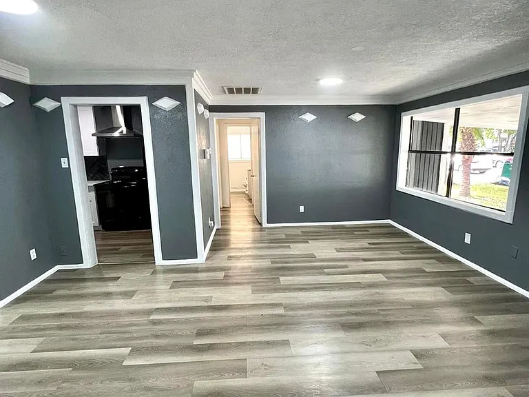 2107 Garvey Dr — Photo 5
