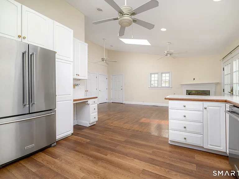 18 Elm Tree Pl #1 — Photo 9