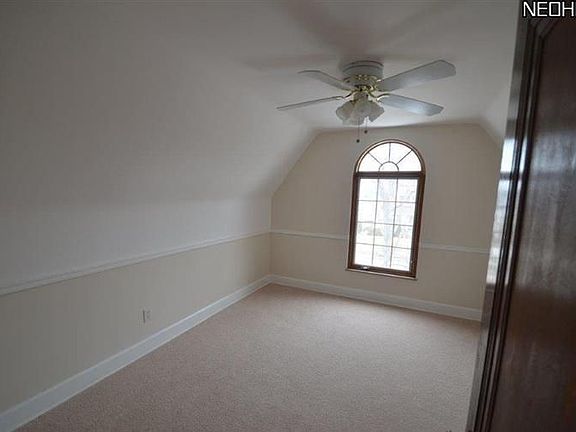 4th image of 16515 Claire Ave