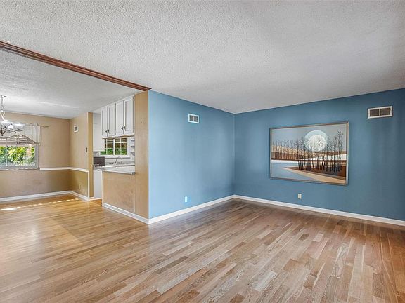 3rd image of 2412 Sunnybrook Dr