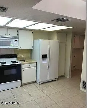3 bed, 2.0 bath, 1975 sqft, $2,595 — Photo 2